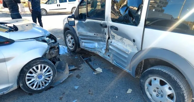 Adıyaman’da kaza! Otomobil ile hafif ticari araç çarpıştı