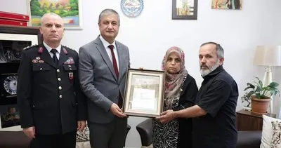 Karabük Valisi Mustafa Yavuz şehit ailesine şehadet belgesini takdim etti #karabuk