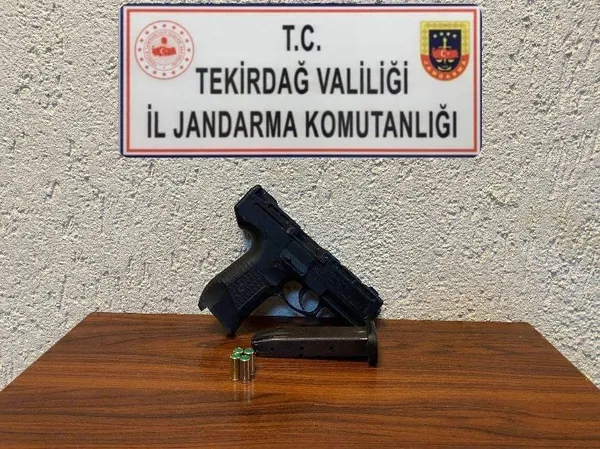tekirdagda-ruhsatsiz-silah-operasyonu-cok-sayida-tabanca-ve-fisek-ele-gecirildi-1753968711428.jpg