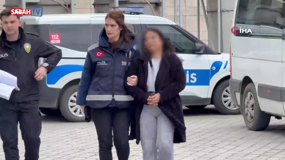 Samsun’da sınıfı basan kadın veli yeniden gözaltına alınarak adliyeye sevk edildi | Video videosunu izle Samsun’da sınıfı basan kadın veli yeniden gözaltına alınarak adliyeye sevk edildi | Video videosunu izle