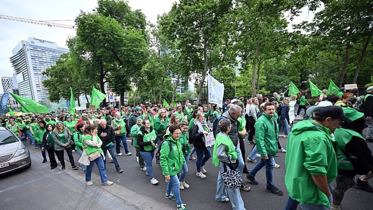 Brüksel'de binlerce kişi sokaklarda: Sosyal harcamalardaki kesintiler protesto edildi