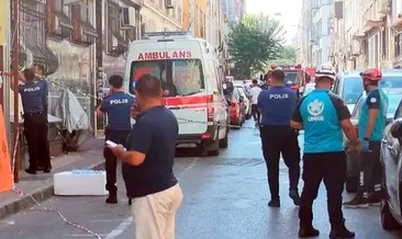Fatih’te yürekler ağza geldi: Kentsel dönüşümde olan bina çöktü! 2 yaralı