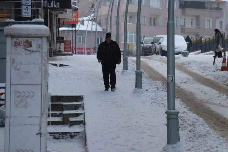 Kış bitmedi! Meteoroloji İstanbul dahil 4 il için alarm verdi: Yağmur, kar ve fırtına uyarısı!