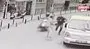 Polisten kaçan şüpheliye vatandaştan darp kamerada | Video
