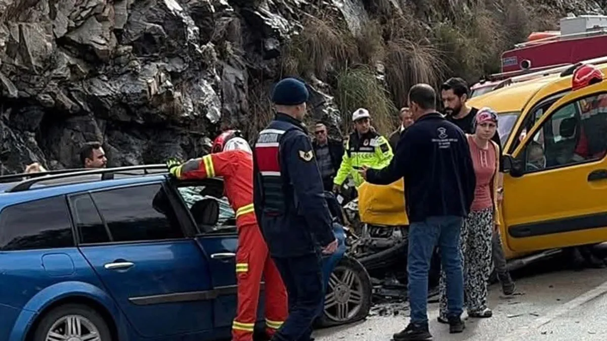 Denizli’de feci kaza: 2 yaşındaki çocuk öldü, 6 yaralı! Denizli’de feci kaza: 2 yaşındaki çocuk öldü, 6 yaralı!