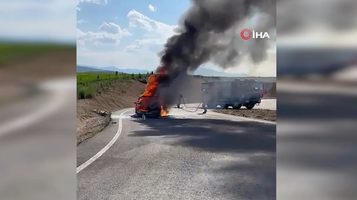 Ankara’da seyir halinde bir araçta yangın çıktı, araç kullanılamaz hale geldi Ankara’da seyir halinde bir araçta yangın çıktı, araç kullanılamaz hale geldi