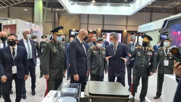 azerbaycan-cumhurbaskani-aliyev-aselsan-standini-gezdi-1662625850084.jpg