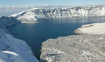 Yeryüzü cenneti Nemrut Krater Gölü beyaza büründü