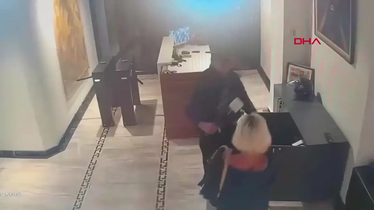 Ölen Ayşegül Eraslan’ın son görüntüleri ortaya çıktı! Oyuncu Sunay Kurtuluş 1 saat önce evine gelmiş | Video videosunu izle Ölen Ayşegül Eraslan’ın son görüntüleri ortaya çıktı! Oyuncu Sunay Kurtuluş 1 saat önce evine gelmiş | Video videosunu izle