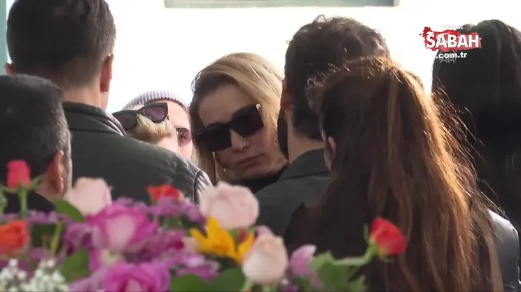 Şarkıcı Sıla Gençoğlu'nun acı günü! Sıla Gençoğlu’nun babası İzmir'de son yolculuğuna uğurlandı | Video