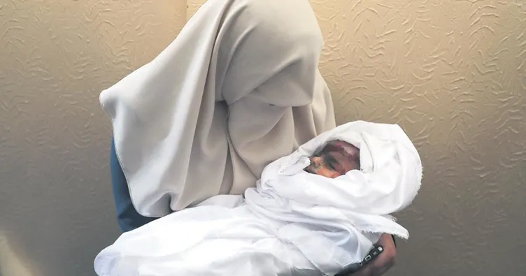 Gazze şehitlerine ağlıyor