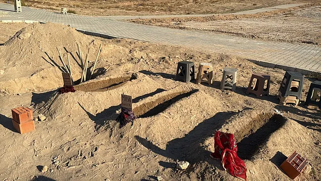 son-dakika-bocek-ailesinin-olumune-iliskin-bir-skandal-daha-otelde-kilitli-kalmislar-servet-bocek-kucaginda-co-1763620863250.jpeg (800×450)