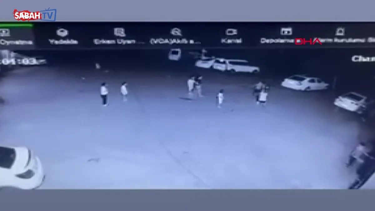 Sitenin bahçesinde 11 yaşındaki çocuğu böyle darp etti… | Video videosunu izle Sitenin bahçesinde 11 yaşındaki çocuğu böyle darp etti… | Video videosunu izle