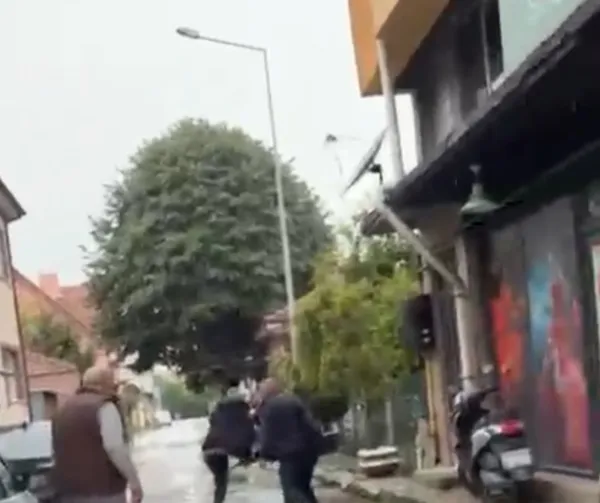 sakaryada-korku-dolu-anlar-dolandirildigini-iddia-edip-dehset-sacti-rastgele-ates-acip-1792243321852.jpg