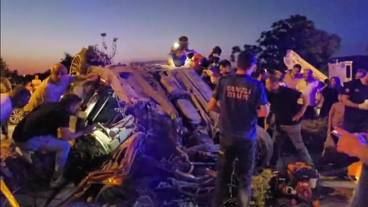 Aşırı hızın sonu kötü bitti: Ağaca çarptı, ağır yaralandı! Aşırı hızın sonu kötü bitti: Ağaca çarptı, ağır yaralandı!