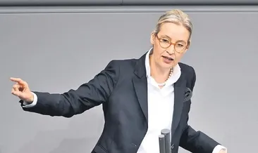 Weidel, Merz’i geride bıraktı