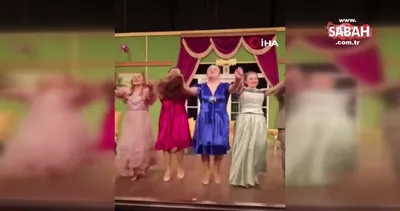 Haldun Dormen’e sahnede 95. yaş sürprizi | Video