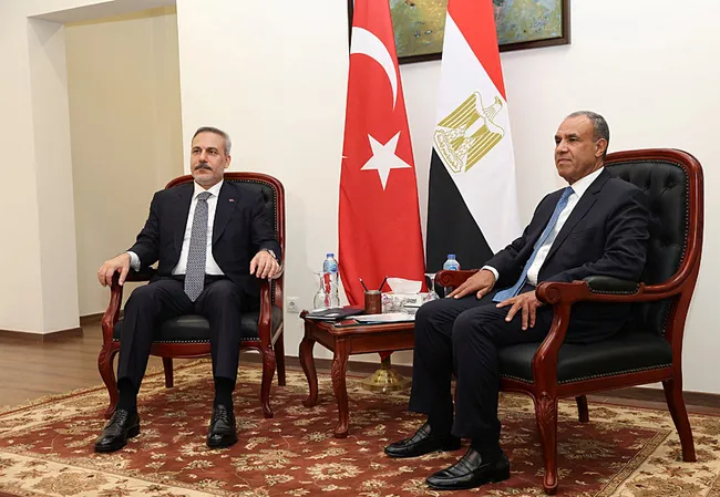 bakan-fidanin-misirda-temaslari-suruyor-disisleri-bakani-abdelatty-ile-bir-araya-geldi-1786636771593.jpg Bakan Fidan'ın Mısır'da temasları sürüyor: Dışişleri Bakanı Abdelatty ile bir araya geldi