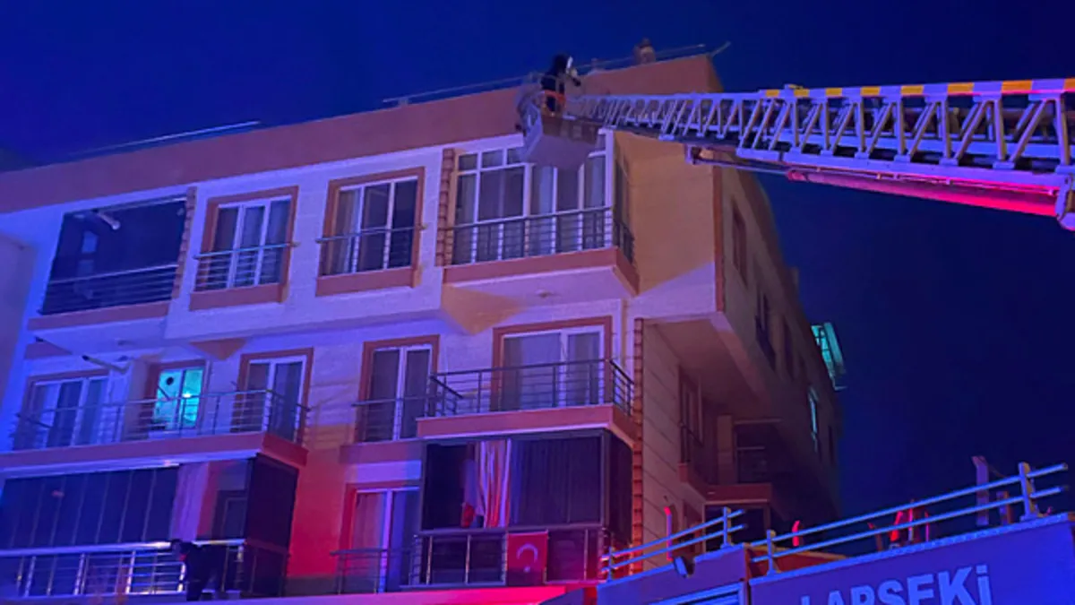 Lapseki’de bir apartmanın bodrum katında korkutan yangın Lapseki’de bir apartmanın bodrum katında korkutan yangın