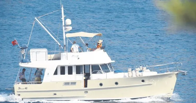 Teknesinin dümenine geçti