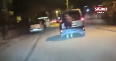 Patenli gencin trafikte tehlikeli yolculuğu kamerada! Aracın altında kalmaktan son anda kurtuldu | Video