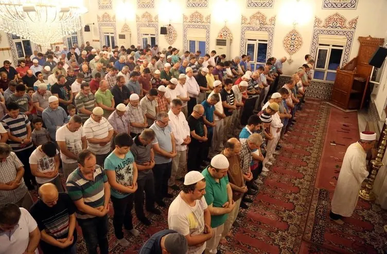 Ramazan’ın ilk cuması camiler doldu taştı