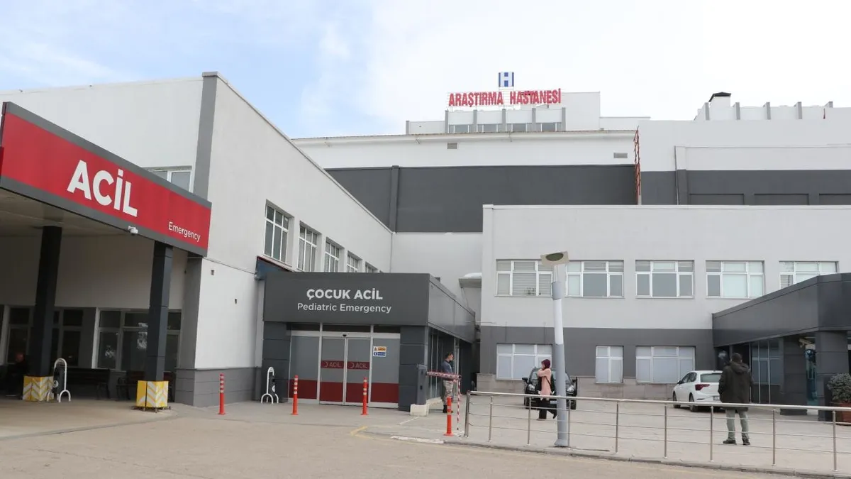 Erzurum’da 10 araç zincirleme kazaya karıştı: 5 yaralı Erzurum’da 10 araç zincirleme kazaya karıştı: 5 yaralı