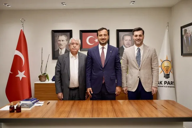 Üsküdar Belediyesi'nde seçim öncesi büyük şok! 4 meclis üyesi CHP'den AK Parti'ye geçti