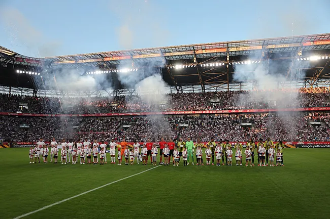 gornik-zabrze-fenerbahce-canli-kanarya-polonyada-tur-icin-sahada-ilk-yari-sona-erdi-1785350752777.jpeg