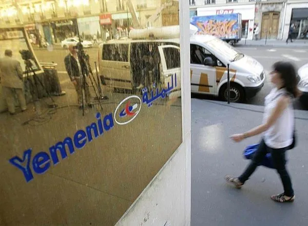Yemen yolcu uçağı düştü