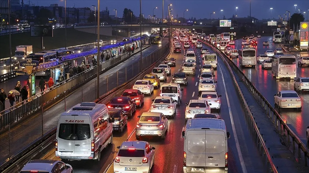 SON DAKİKA | İstanbul’da trafik kilit! Harita kırmızıya döndü: Yoğunluk yüzde 90’a dayandı SON DAKİKA | İstanbul’da trafik kilit! Harita kırmızıya döndü: Yoğunluk yüzde 90’a dayandı