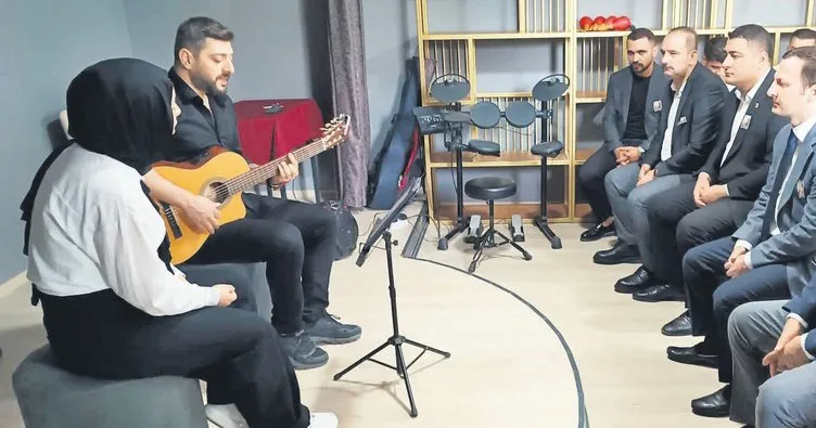 Şehit Aybüke öğretmen için Batman’da anma