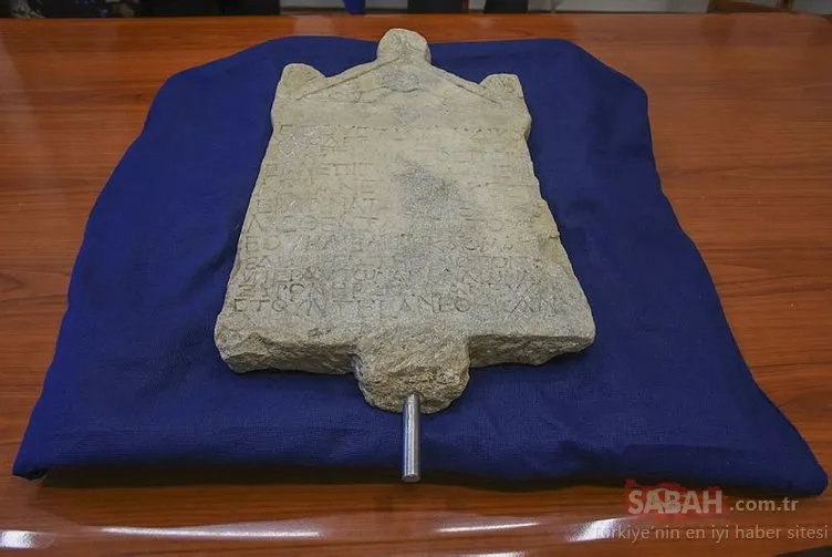 İtalya’da teslim alınan Lidya dönemine ait kefaret yazıtı Türkiye’ye dönüyor