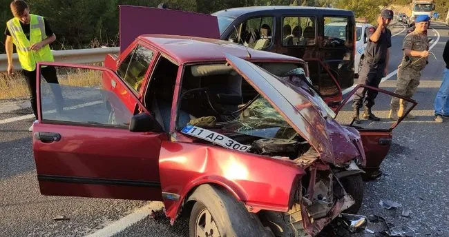 Kargo kamyonuyla otomobil çarpıştı: 1 ölü Kargo kamyonuyla otomobil çarpıştı: 1 ölü