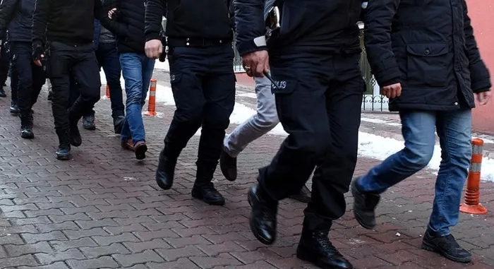 son-dakika-adalet-bakani-akin-gurlek-acikladi-35-ilde-yasadisi-bahis-operasyonu-108-gozalti-1778567017517.jpg SON DAKİKA | Adalet Bakanı Akın Gürlek açıkladı! 35 ilde yasadışı bahis operasyonu: 108 gözaltı!