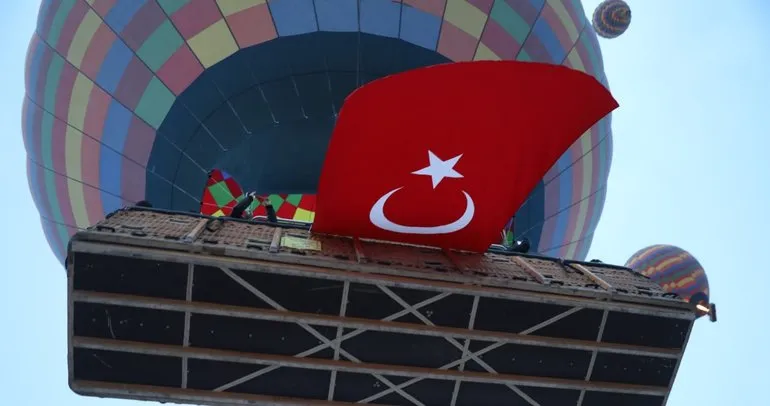 Balonlar Türk Bayrakları ile donatıldı