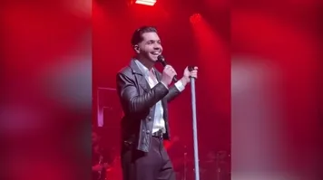 Şarkıcı Emir Can İğrek'ten sahnede bomba 'aşk' itirafı! | Video