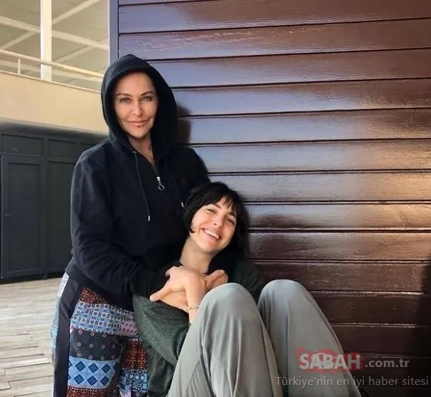 Hülya Avşar ile Kaya Çilingiroğlu’nun kızları Zehra Çilingiroğlu sade şıklığıyla göz kamaştırdı! Fit haliyle dikkatleri üzerine topladı