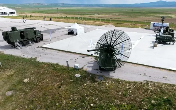 iha-tehditlerine-karsi-yeni-nesil-savunma-dronedef-sahaya-cikti-hedefi-saniyeler-icinde-yok-etti-1780741012348.jpg