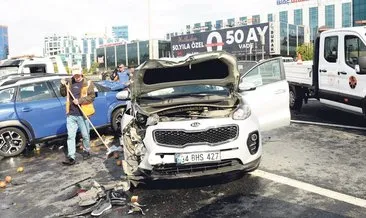 Kaza yapan sürücüleri kamyonet biçti 2 ölü 5 yaralı #istanbul