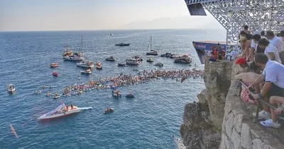 Antalya’da falezlerden 40 metreden atlayış izleyenleri büyüledi #antalya