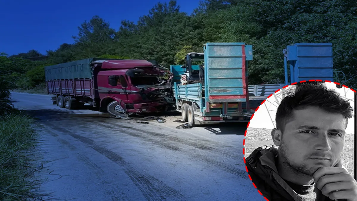 Manisa'da iki kamyonun çarpıştığı kaza yerinden genel görünüm.