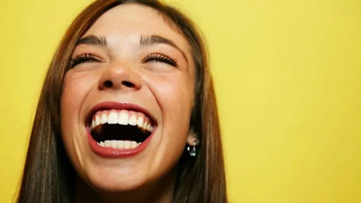 Aşırı gülmek depresyonu tetikleyebilir