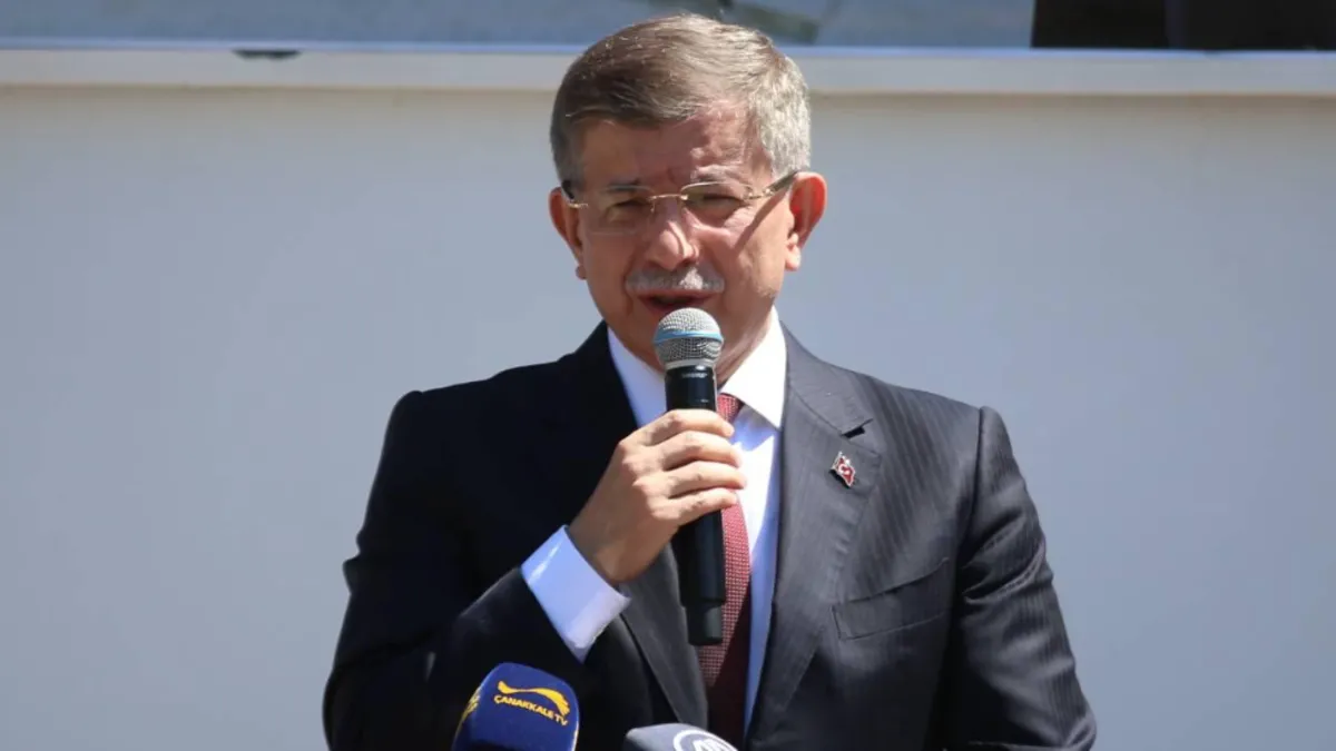 Son dakika | Ahmet Davutoğlu'na 'Cumhurbaşkanına hakaret' soruşturması haber görseli