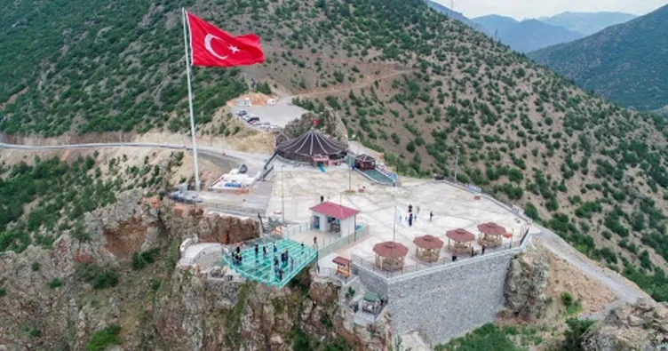 Torul Cam Seyir Terasına turist akını