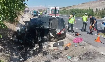 Otomobil menfeze çarptı: 3 ölü, 1 yaralı #afyonkarahisar