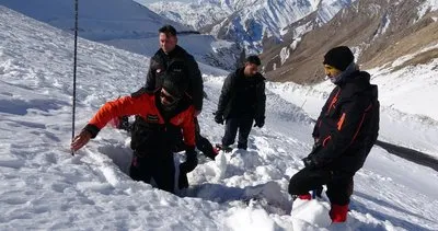 Van-Bahçesaray yolunda çığ tehlikesi devam ediyor #van