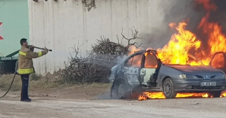 Mardin’de otomobil alev alev yandı