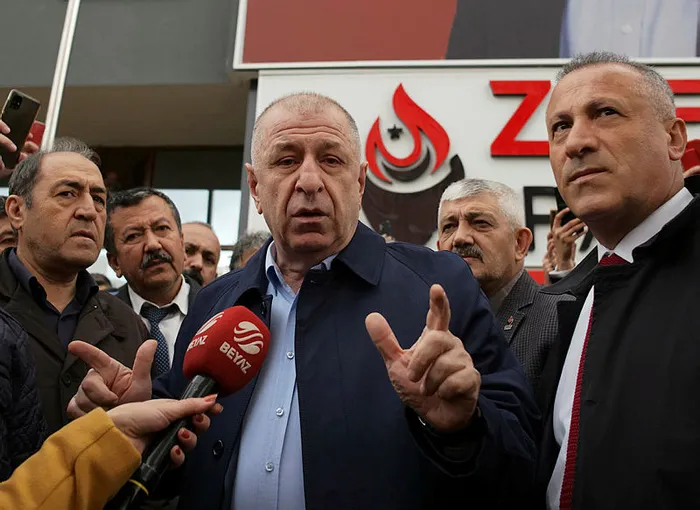 umit-ozdagin-yalana-inandirma-stratejisi-ayda-petrol-var-oyunu-1651914790061.jpg Ümit Özdağ'ın yalana inandırma stratejisi! 'Ayda petrol var' oyunu...