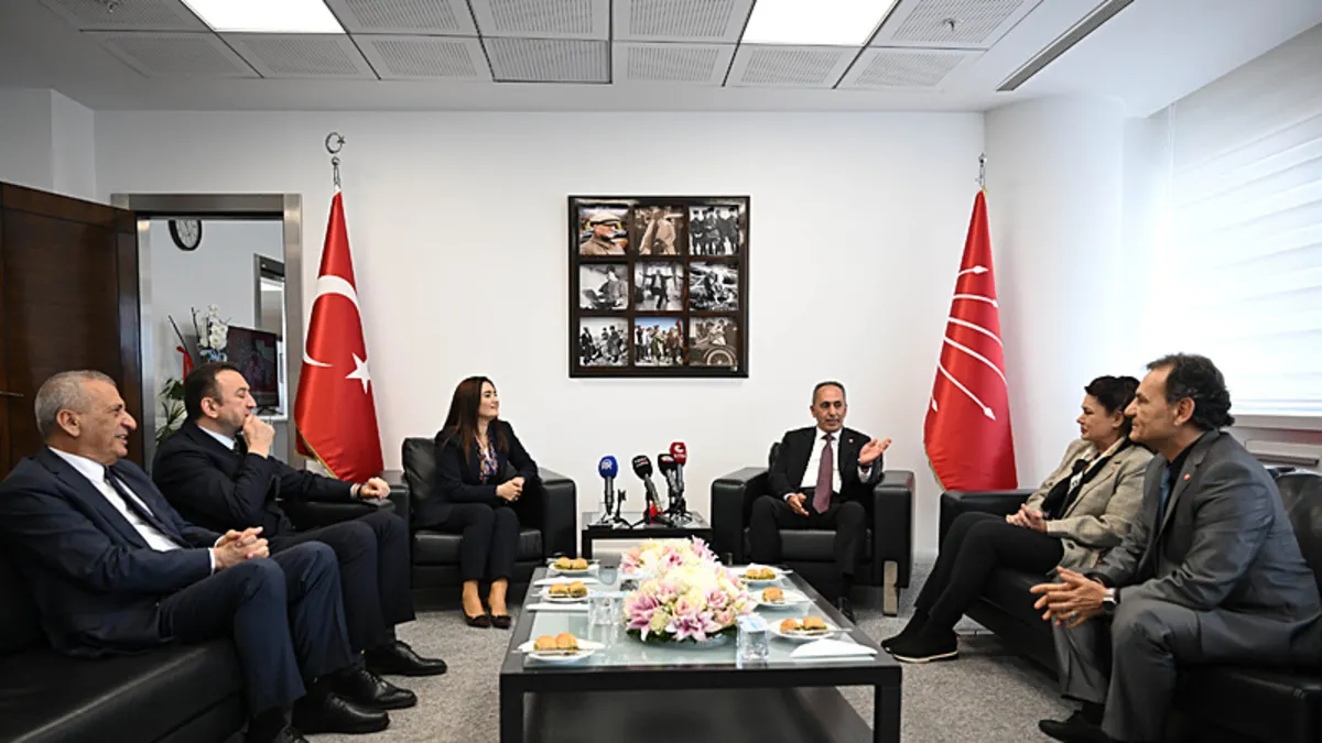 CHP Genel Merkezi’nde siyasi partiler arası bayramlaşma CHP Genel Merkezi’nde siyasi partiler arası bayramlaşma